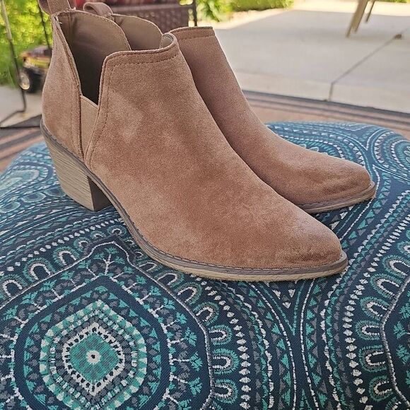Pierre Dumas Suede Tan Ankle Boots Size 8 - Picture 1 of 10